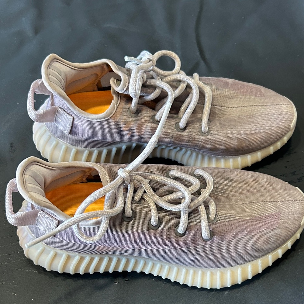 adidas Yeezy Athletic Shoes in Light Purple and Cream 5.5 men’s 6.5 women’s